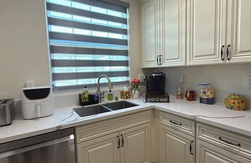 Mid Central Condominio | Charming 2-bedroom condo with WiFi, AC in beautiful Pasadena