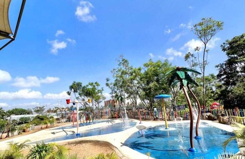 Nairobi Condominio | Charming 2-bedroom condo in enchanting Nairobi with fitness room & swimming pool