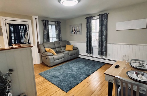 Weirs Beach Condominio | Charming 2-bedroom condo with WiFi, AC in enchanting Laconia. Weirs beach.