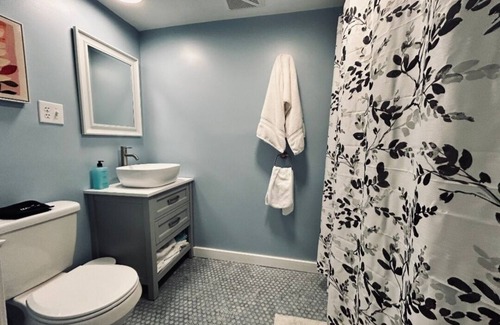 Weirs Beach Condominio | Charming 2-bedroom condo with WiFi, AC in enchanting Laconia. Weirs beach.