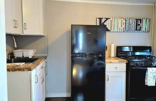 Weirs Beach Condominio | Charming 2-bedroom condo with WiFi, AC in delightful weirs beach Laconia