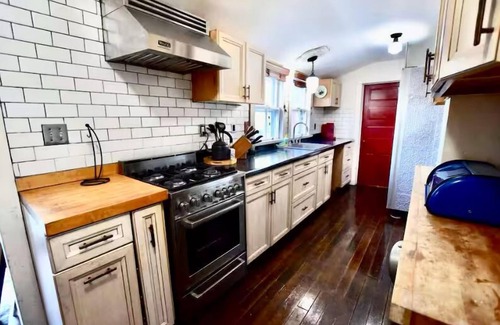Lower Township Cabaña | Charming 3-bedroom cottage with AC and WiFi in fantastic Cape May