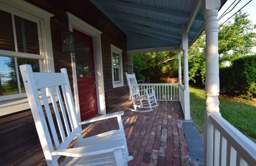 Lower Township Cabaña | Charming 3-bedroom cottage with AC and WiFi in fantastic Cape May