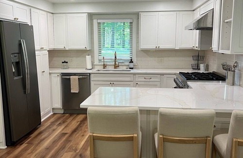 Willoughby Hills Casa | Charming 2-Bedroom Cottage on Scenic Property in Kirtland