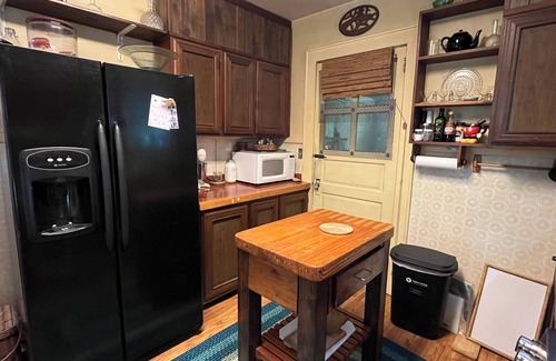 Savannah Cabaña | Charming 2-bedroom cottage with fenced yard is pet friendly and waiting for you!