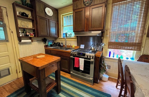 Savannah Cabaña | Charming 2-bedroom cottage with fenced yard is pet friendly and waiting for you!