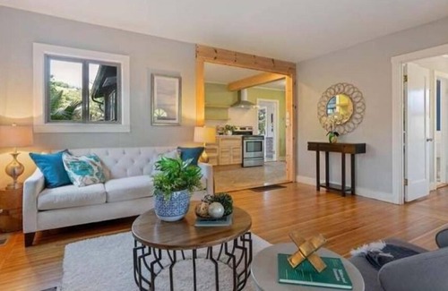 Oakland Casa | Charming 2-bedroom cottage house with natural outdoor surroundings in the hills