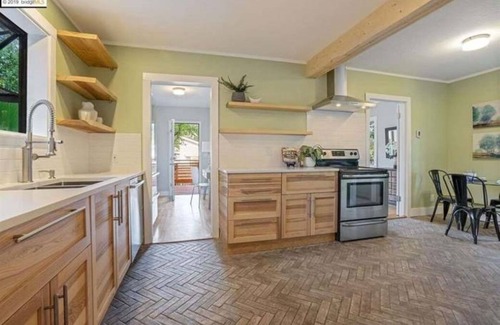 Oakland Casa | Charming 2-bedroom cottage house with natural outdoor surroundings in the hills