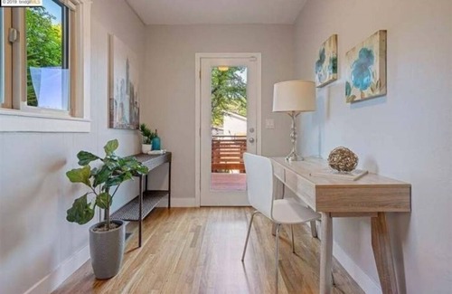 Oakland Casa | Charming 2-bedroom cottage house with natural outdoor surroundings in the hills