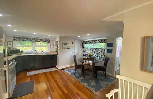 Orleans Cabaña | Charming 2-bedroom cottage in wonderful Barley Neck area of Orleans with WiFi AC
