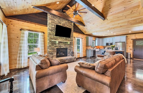 Walland Cabaña | Charming 2-bedroom cottage with Hot tub, Fire Pit, WiFi, AC in Walland