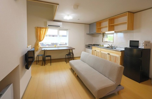 Nakafurano Cabaña | Charming 2-bedroom cottage in awesome 中富良野町 with WiFi, AC