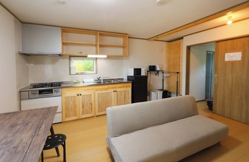 Nakafurano Cabaña | Charming 2-bedroom cottage in awesome 中富良野町 with WiFi, AC