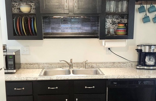 Morgantown Casa | Charming 2-bedroom duplex retreat in gorgeous Morgantown with WiFi, AC