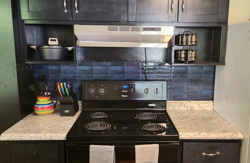 Morgantown Casa | Charming 2-bedroom duplex retreat in gorgeous Morgantown with WiFi, AC
