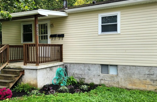 Morgantown Casa | Charming 2-bedroom duplex retreat in gorgeous Morgantown with WiFi, AC
