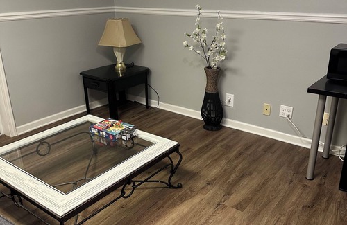 Macon Casa | Charming 2-bedroom garden level guest house with WiFi, AC in lovely Macon