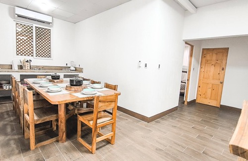Monterrico Casa | Casa con 2 habitaciónes, WIFI, Piscina, AC y a 1 minuto de playa en carro.