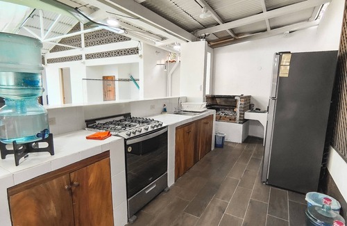 Monterrico Casa | Casa con 2 habitaciónes, WIFI, Piscina, AC y a 1 minuto de playa en carro.