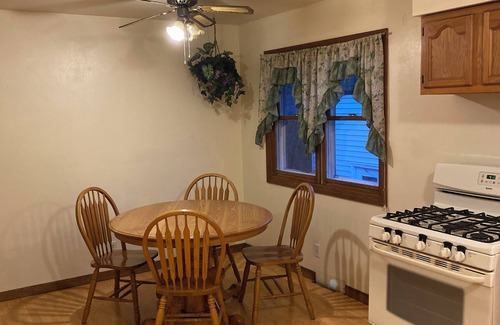 Lake Geneva Casa | Charming 2-bedroom house with AC, WiFi , 5 minutes from lake Geneva WI.