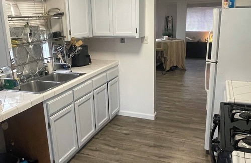 Inglewood Casa | Charming 2-bedroom house with fitness room, WiFi in enjoyable Inglewood