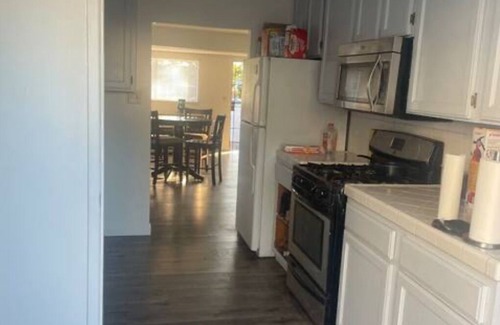 Inglewood Casa | Charming 2-bedroom house with fitness room, WiFi in enjoyable Inglewood