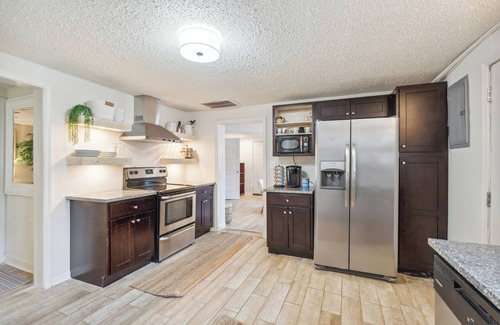 Talbot's Corner Casa | Charming 2-Bedroom House 2-miles to Downtown Nashville!
