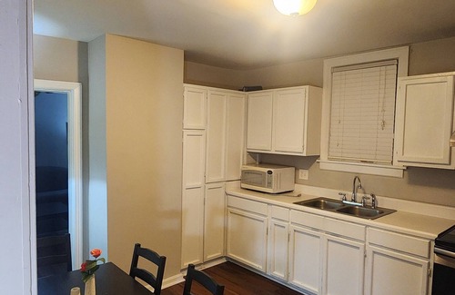 Hadley - Washington Casa | Charming 2-bedroom house with kitchen, near Downtown Nashville