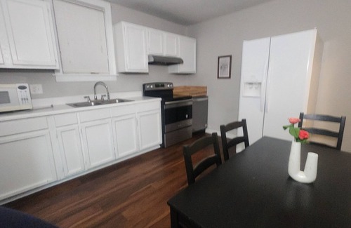 Hadley - Washington Casa | Charming 2-bedroom house with kitchen, near Downtown Nashville