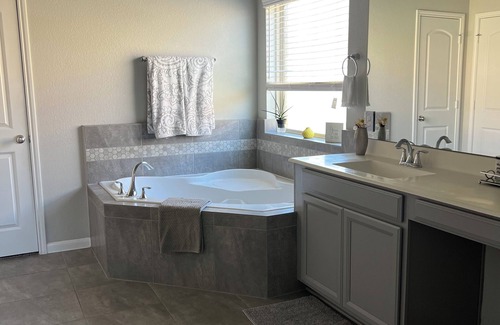 Rosenberg Casa | Charming 2-bedroom house in Rosenberg with AC, WiFi