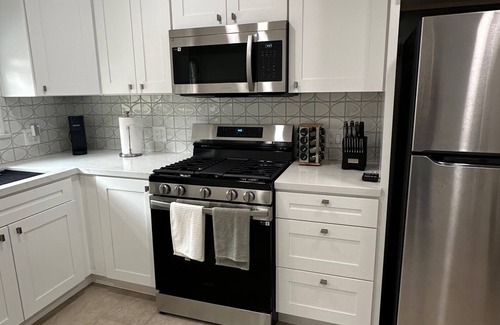 Point Loma Heights Casa | Charming 2-bedroom house in Point Loma California with garage and outdoor patio.