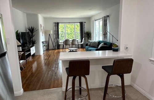 Point Loma Heights Casa | Charming 2-bedroom house in Point Loma California with garage and outdoor patio.