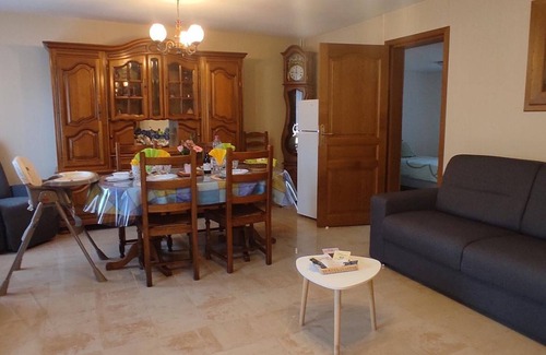 Formerie Cabaña | Casa independiente acogedora con 2 habitaciones, patio y WiFi en Formerie