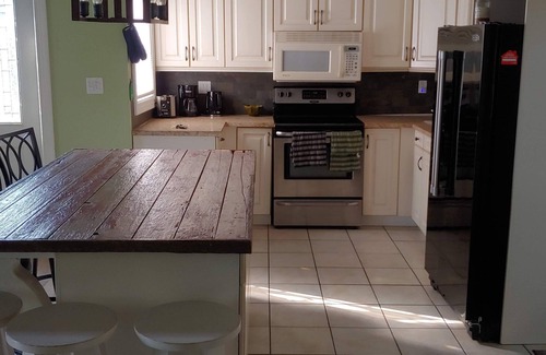 Ashfield-Colborne-Wawanosh Casa | Charming 2-bedroom house with AC, WiFi in welcoming Goderich