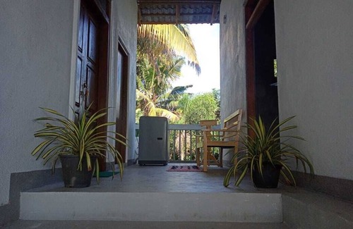 Kathaluwa Casa | Charming 2-bedroom house 700 m to beach with AC, WiFi in welcoming Ahangama