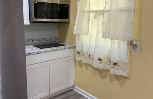 Danville Casa | Charming 2-bedroom house in Danville with AC and WiFi