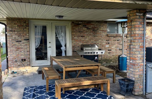 Kenner - Louis Armstrong International Airport Casa | Charming 2-bedroom house with AC, fitness room and WiFi in adorable Metairie
