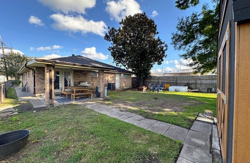 Kenner - Louis Armstrong International Airport Casa | Charming 2-bedroom house with AC, fitness room and WiFi in adorable Metairie