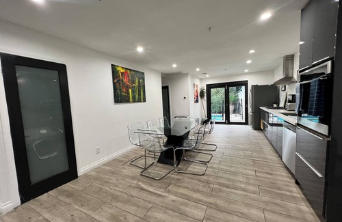 North Central Casa | Charming 2-bedroom house in delightful Pasadena with AC