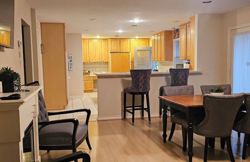 Rosenberg Casa | Charming 2-bedroom house, with Coworking space, AC, WiFi in welcoming Richmond