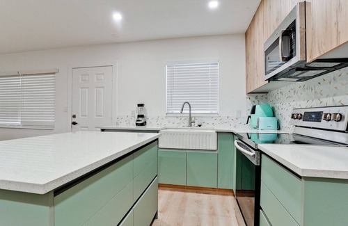 Ridge Wood Heights Casa | Charming 2-bedroom house near Siesta Key