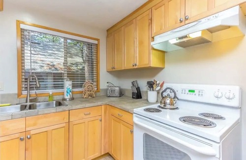 Sunriver Casa | Charming 2-bedroom house in lovely Sunriver with AC, WiFi