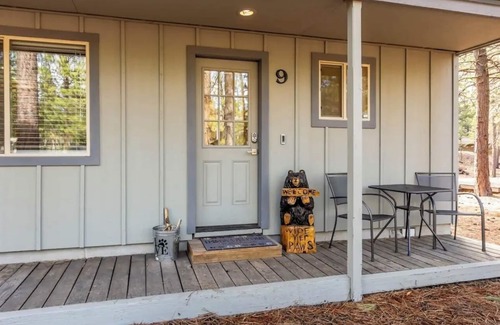 Sunriver Casa | Charming 2-bedroom house in lovely Sunriver with AC, WiFi