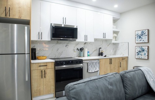 Southwest Calgary Casa | Charming 2-bedroom house in delightful Calgary with WiFi