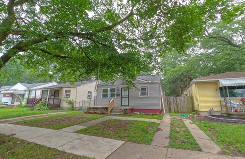 Detroit Casa | Charming 2-bedroom house with AC, WiFi in brilliant Detroit
