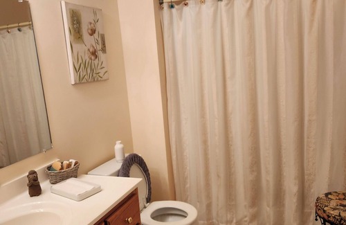Milford Casa | Charming 2-bedroom house in delightful Milford with AC
