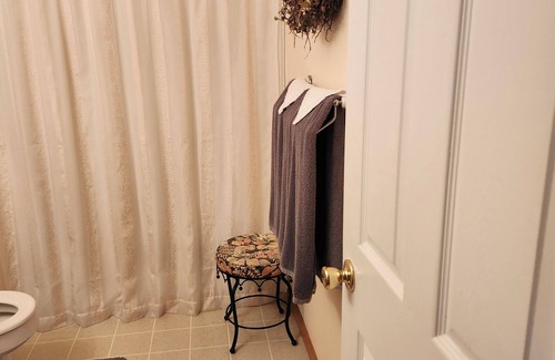 Milford Casa | Charming 2-bedroom house in delightful Milford with AC