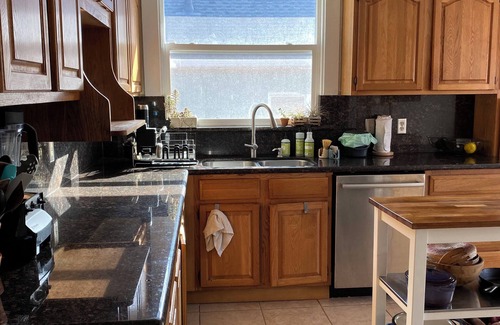 Oakland Casa | Charming 2-bedroom house in East Oakland with AC