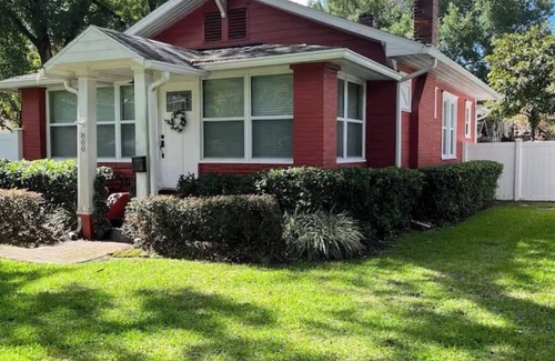 College Park Casa | Charming 2-bedroom house with WiFi, AC in vibrant College Park, Orlando