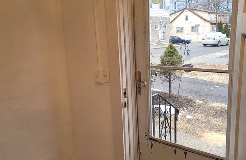 Teaneck Casa | Charming 2-bedroom house in delightful Teaneck with AC, WiFi